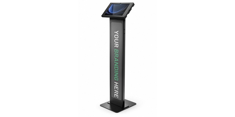 Support sur pied pour tablette dans un espace d’accueil