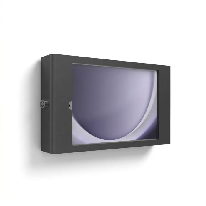 Vue latérale du support mural Compulocks Apex pour Samsung Galaxy Tab A11, fixé au mur avec un design noir élégant.