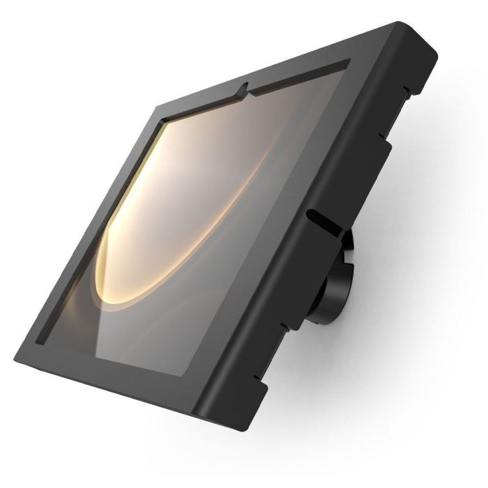 Vue latérale du support mural noir Compulocks Bow Apex pour Samsung Galaxy Tab S10+, monté au mur.