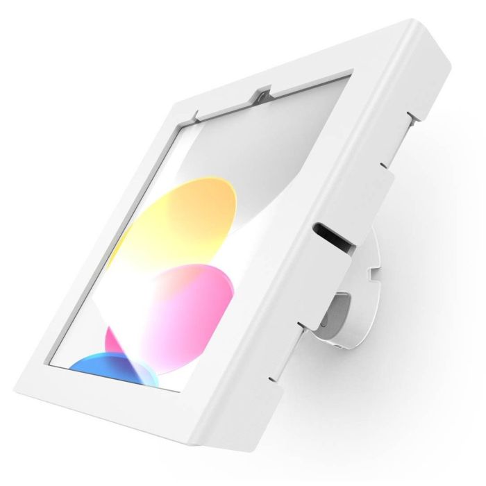 Vue d'angle du support mural Compulocks Bow Apex blanc pour iPad, avec une vue claire de l'écran et des détails de montage visibles.