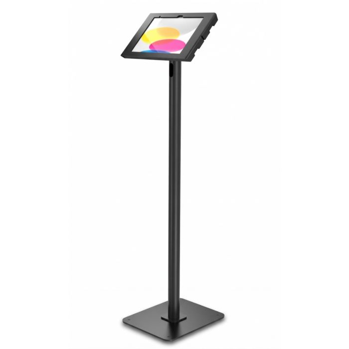 Vue latérale du support de sol Compulocks Swift Apex pour iPad, noir, avec un écran clair en cours d'utilisation.