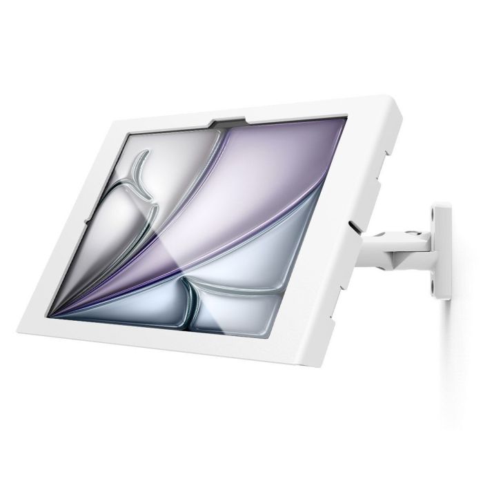 Le support mural Compulocks Swing Apex installé pour iPad Air avec une vue d'angle montre l'apparence lumineuse et moderne.