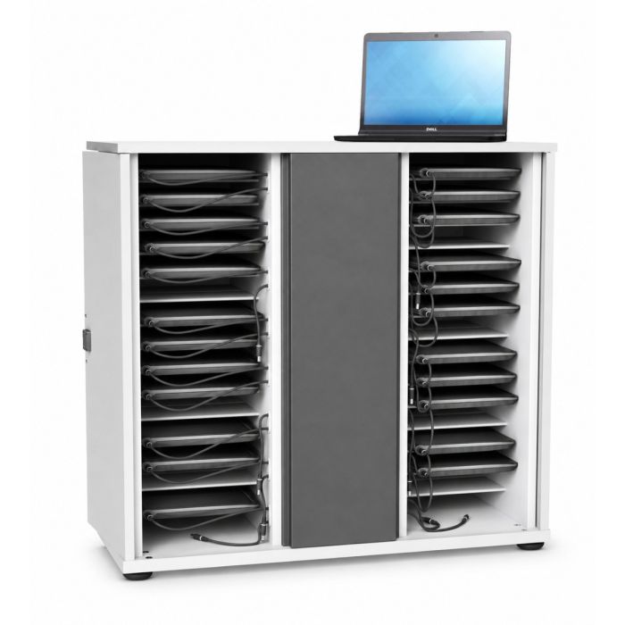 Vue latérale de l'armoire de chargement Zioxi Chromebook avec compartiments ouverts pour 32 Chromebooks et un ordinateur portable sur le dessus.