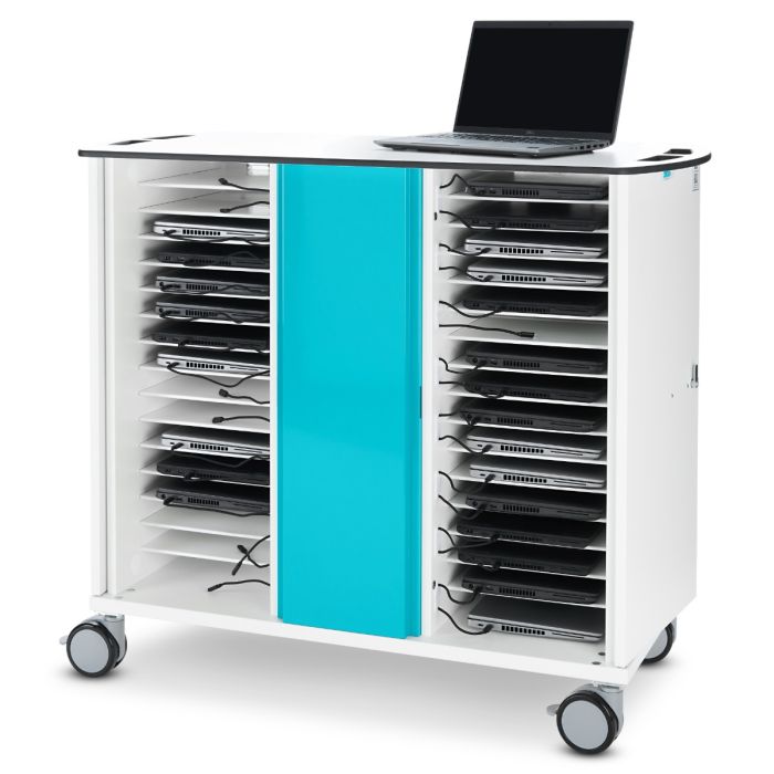 Vue latérale du chariot de chargement pour ordinateur portable Zioxi onView2 avec compartiments ouverts pour 32 ordinateurs portables et un ordinateur portable sur le dessus.