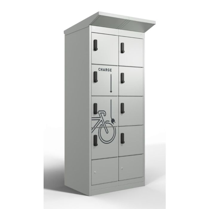 Photo studio en vue oblique du casier de chargement de batterie de vélo Lockeel à huit compartiments fermés, équipés de serrures à code électronique et d'icônes.