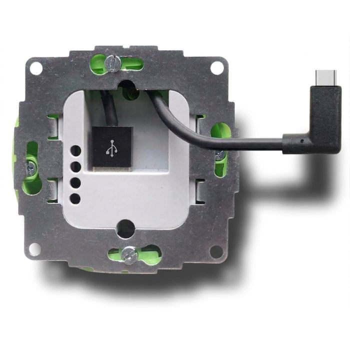 Vue détaillée de l'alimentation intégrée Smart Things sCharge USB-A avec câble et connexions USB-C visibles.