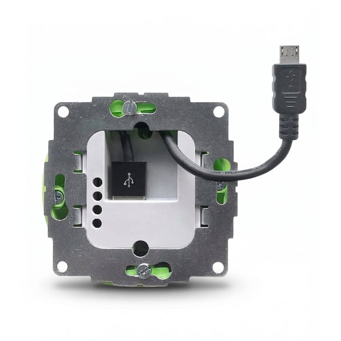 Vue arrière de l'alimentation intégrée sCharge USB-A avec câble micro USB visible et bouton de réinitialisation.