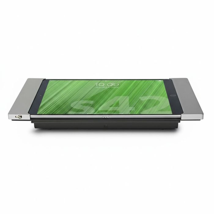 Vue latérale du support de table Smart Things sDock Fix pour iPad 10,9 pouces, avec une finition argentée et un iPad en cours d'utilisation.