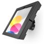 Vue latérale du support mural Compulocks Bow Apex pour iPad, monté avec une façade transparente et un fond coloré.