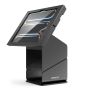 Zijaanzicht van de Compulocks tabletprinter kiosk met een iPad Pro 13 inch in gebruik, met een modern zwart ontwerp.