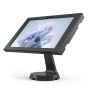 Vue latérale du support de table Compulocks Mast Apex avec Microsoft Surface Pro 11, utilisé avec un écran clair.
