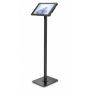 Vue latérale du support de sol noir Compulocks Swift Apex pour Microsoft Surface Pro 11, avec une tablette à un angle de 45 degrés.