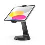 Vue latérale du support de table Compulocks Mast Apex avec Microsoft Surface Pro 11, utilisé avec un écran clair.
