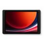 Gros plan du support mural Displine Companion Wall 2.0 avec Samsung Galaxy Tab A9+ en noir, avec un focus sur l'écran et le cadre.