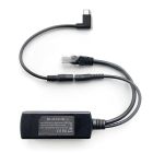 Vue détaillée du répartiteur Smart Things sCharge PoE 4856 avec câble USB-C, y compris les connexions et la gestion des câbles.
