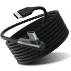 Vue détaillée du câble de chargement et de données Torvik USB-C vers USB-C à angle droit avec un extérieur tressé noir.