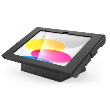 Vue d'angle du support de table Compulocks AV Capsule Apex pour iPad, noir, avec un fond coloré.