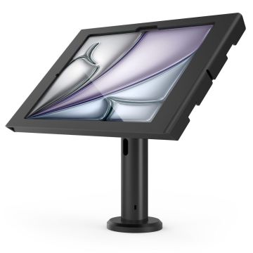 Vue latérale du support de table Compulocks Rise avec iPad Air, en cours d'utilisation et solidement monté.