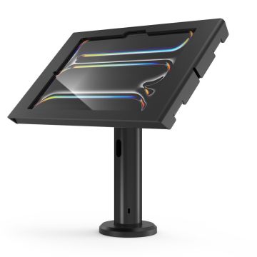 Vue latérale du support de table Compulocks Rise avec un iPad Pro 11 pouces, en cours d'utilisation avec une vue dégagée sur le support et l'écran.