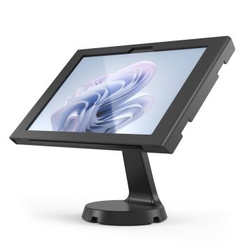 Vue latérale du support de table Compulocks Mast Apex avec Microsoft Surface Pro 11, utilisé avec un écran clair.