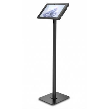 Vue latérale du support de sol noir Compulocks Swift Apex pour Microsoft Surface Pro 11, avec une tablette à un angle de 45 degrés.
