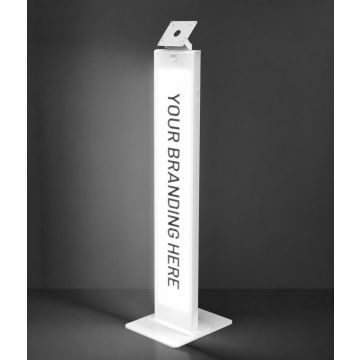 Photo en studio du support de sol Compulocks BrandMe Lumina VESA blanc, vu en diagonale depuis l'avant avec un panneau lumineux pour votre propre marque et logo.