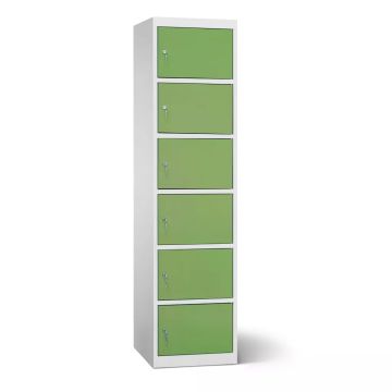 Vue latérale du casier de chargement de batterie Lockeel avec 6 compartiments et serrure à clé, avec portes vertes et armoire blanche.