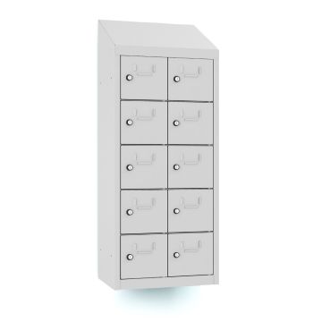 Photo studio du casier téléphonique Lockeel avec 10 compartiments et portes fermées, vu en diagonale de face avec serrures à clé visibles sur chaque porte de casier.