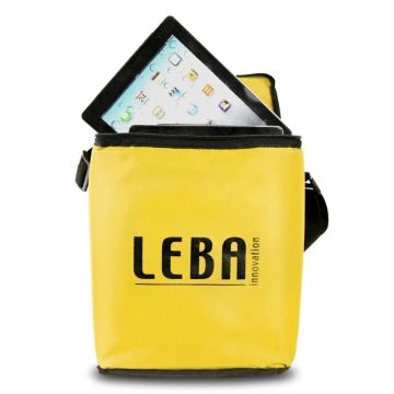 Sac LEBA NoteBag ouvert avec une tablette visible sur le dessus, de couleur jaune vif.