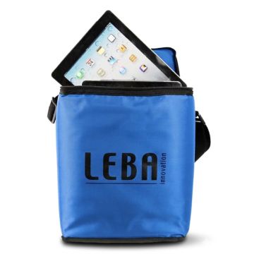 Sac LEBA NoteBag ouvert avec une tablette visible, de couleur bleu vif.