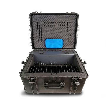 Étui de chargement ouvert LEBA NoteCase Aarhus Kids avec de la place pour 20 appareils jusqu'à 11 pouces et un sac de rangement bleu.
