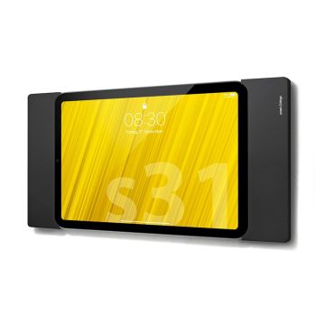 Support mural noir Smart Things sDock Fix pour iPad Mini, monté au mur avec un iPad en cours d'utilisation.