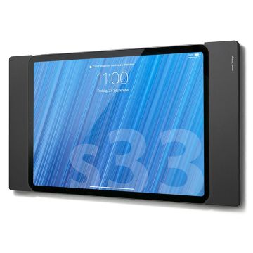 Vue latérale du support mural Smart Things sDock Fix pour iPad Air 10,9 pouces, monté au mur avec un iPad en cours d'utilisation.