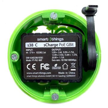 Vue détaillée du module Smart Things sCharge PoE GBit avec port USB-C visible et boîtier vert.