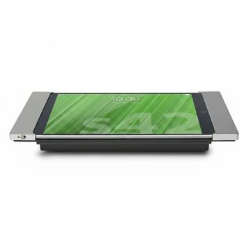 Vue latérale du support de table Smart Things sDock Fix pour iPad 10,9 pouces, avec une finition argentée et un iPad en cours d'utilisation.